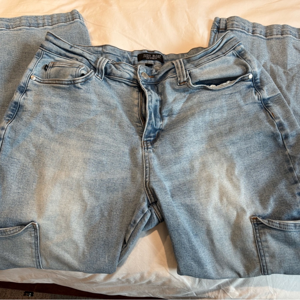 Judy Blue Light Wash Relaxed wide Leg Cargo Jeans